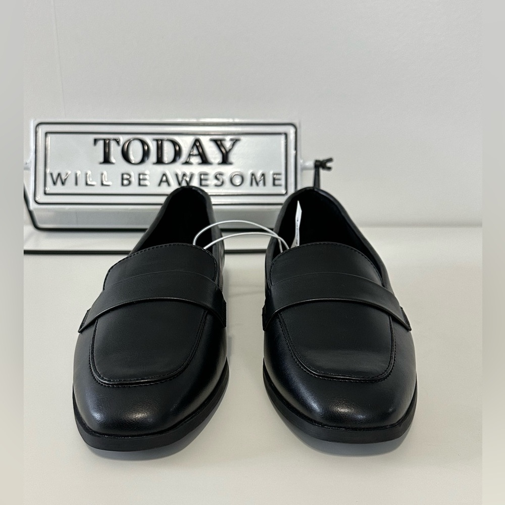 NWT Old Navy Black Faux Leather Classic City Loafer, Size 9 1/2